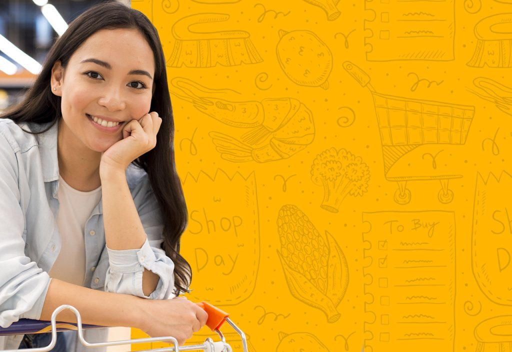 Tendências para supermercado em 2021, mulher usando carrinho de supermercado