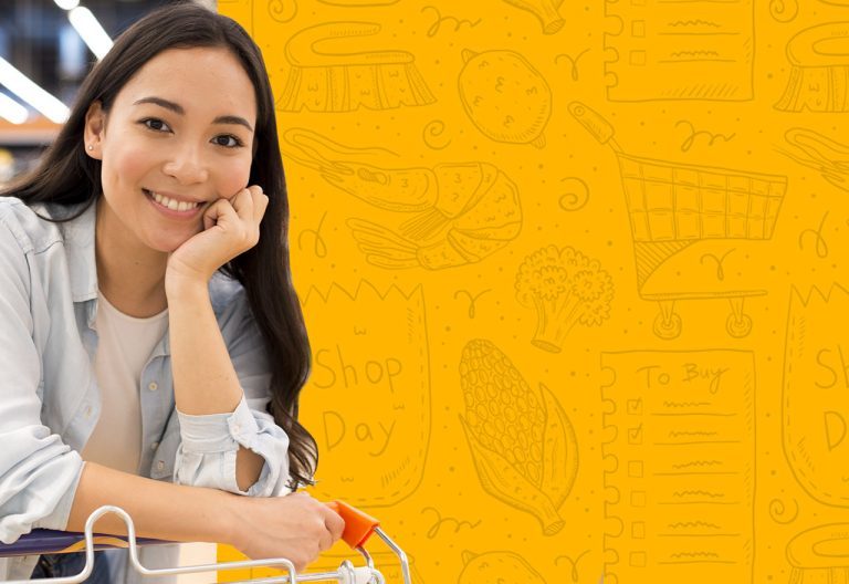 Tendências para supermercado em 2021, mulher usando carrinho de supermercado
