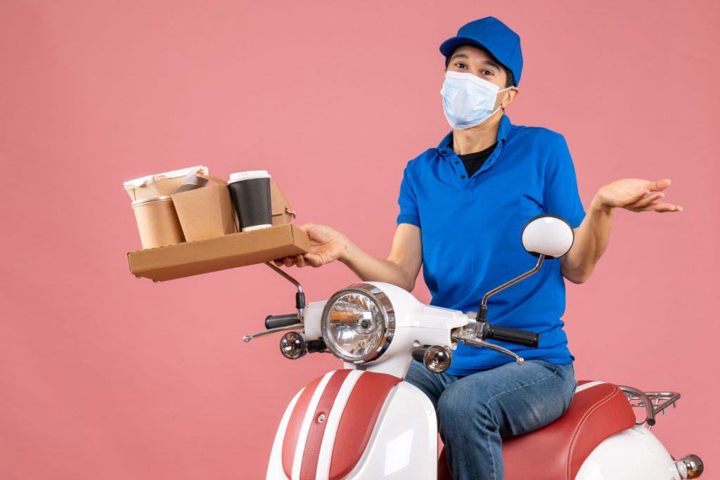Contratar um motoboy de entregas X contratar apps de delivery